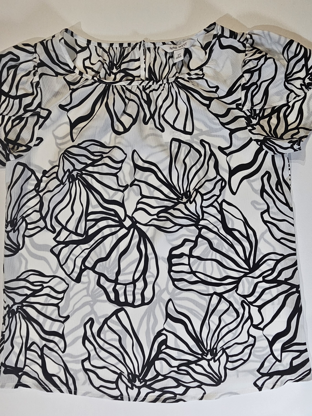 Nine West Blouse Womens Sz XS Black White Floral Ruffle Sleeve Summer Feminine